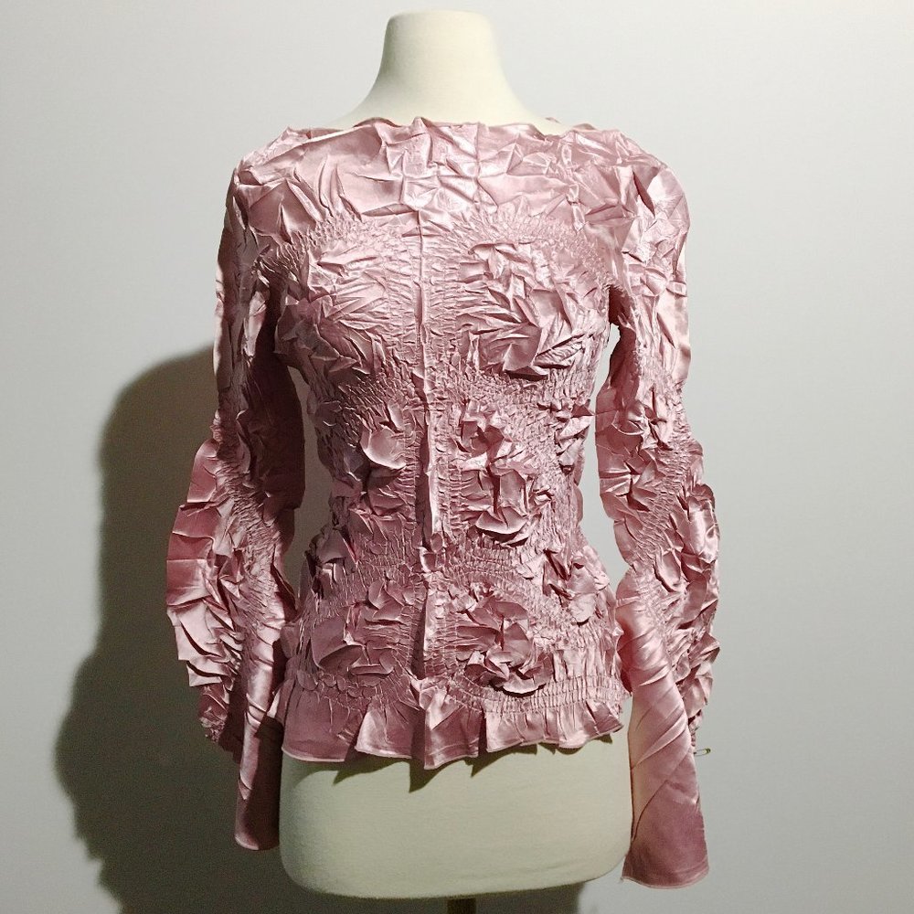 Top light pink crumple